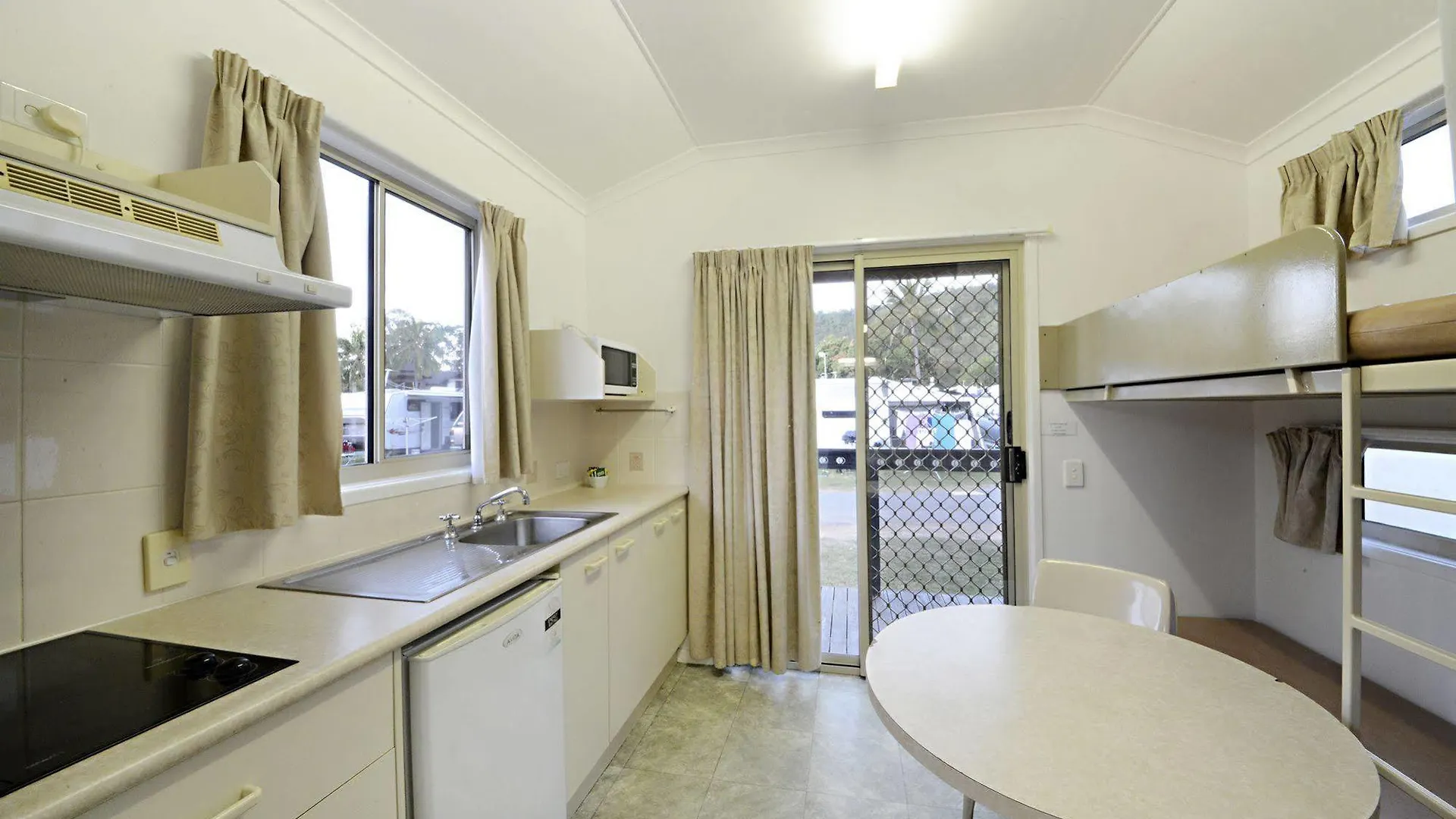 Nrma Airlie Beach Holiday Park 2*,